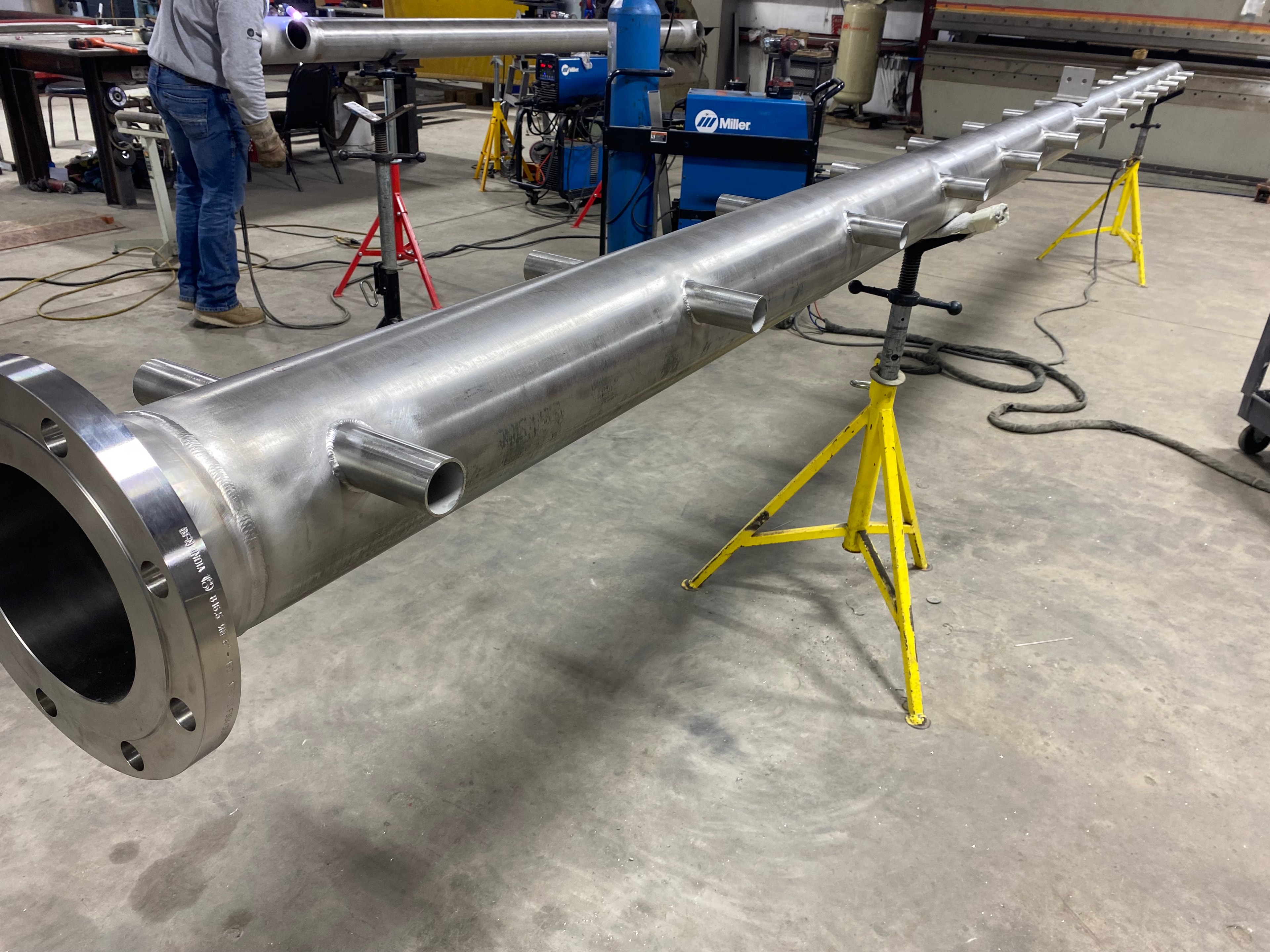 Large-Bore Pipe Header